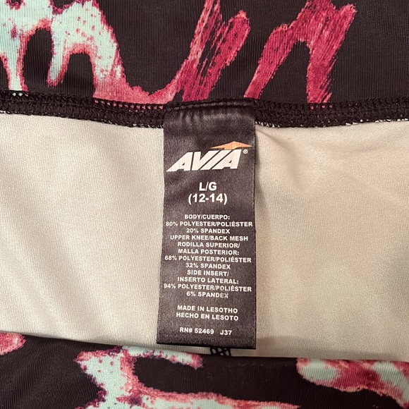 NWT Performance Capri - Picture 7 of 8